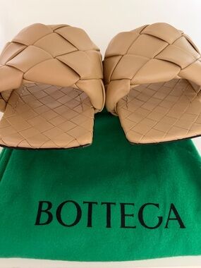 Bottega Veneta Padded Intrecciato Square-Toe Slide Sandals - Cane Sugar (beige)